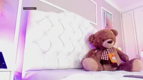 scarlet hill online show from 12.05.24