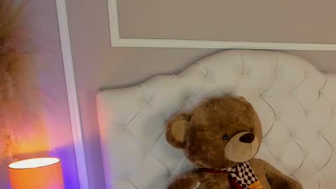 scarlet hill online show from 12.29.24