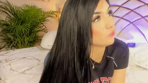 scarlet hill online show from 01.04.25