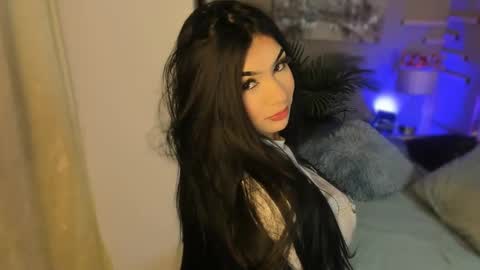 scarlet hill online show from 01.17.25