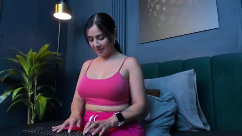 Scarlet Edwars online show from 11.13.25