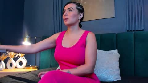 Scarlet Edwars online show from 11.26.25