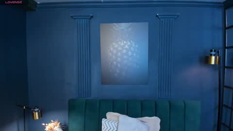 Scarlet Edwars online show from 12.21.25