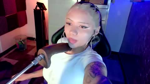 scarlet_gold online show from 11.19.25