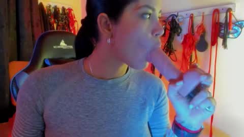 scarlet taylor kennedy online show from 11.27.25