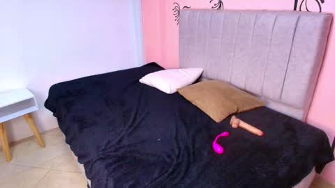 SCARLET MILF online show from 10.12.25