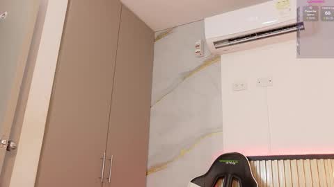 Snapshot of scarlet_vixen_ chatting on 02.18.26 scarlet_vixen_ online show from 02.18.26