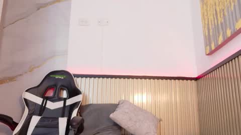 Snapshot of scarlet_vixen_ chatting on 02.21.26 scarlet_vixen_ online show from 02.21.26