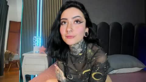 Snapshot of scarleth_fg_ chatting on 04.21.26 Scarleth online show from 04.21.26