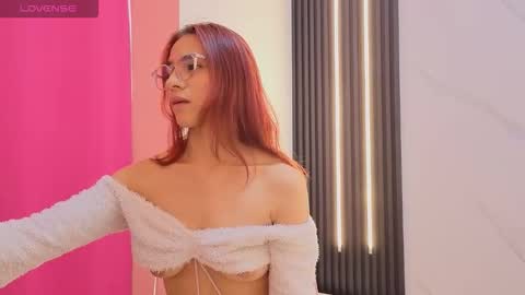 I am  Scarleth  Check mi profile online show from 09.21.25