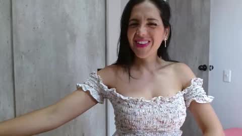 Snapshot of scarleth_xue chatting on 12.17.24 Scarleth online show from 12.17.24