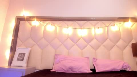 scarlethbigbug online show from 02.12.26