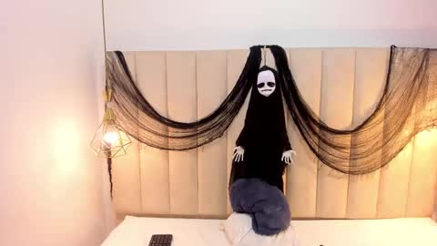 scarlethill_ online show from 10.22.25