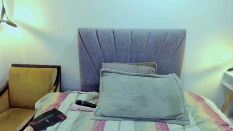 Snapshot of scarlethoot_ chatting on 07.17.26 S C A R L E T online show from 07.17.26