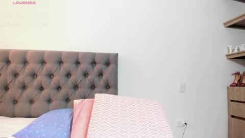 Snapshot of scarlethxs chatting on 11.09.25 SOFI online show from 11.09.25