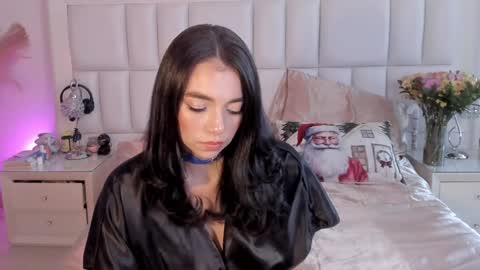 Snapshot of scarlett__baker11 chatting on 12.17.24 juli online show from 12.17.24
