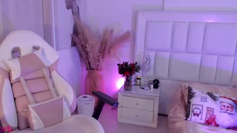 Snapshot of scarlett__baker11 chatting on 12.20.24 juli online show from 12.20.24