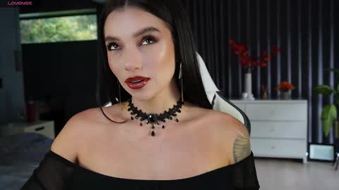 Snapshot of scarlett__baker11 chatting on 10.30.25 juli online show from 10.30.25