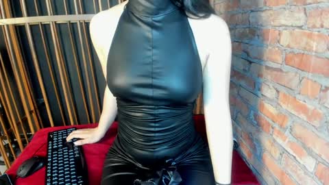 Snapshot of scarlett__fox__ chatting on 12.30.24 SCARLETT FOX online show from 12.30.24