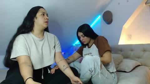 Scarlett and Jazmin online show from 10.19.25