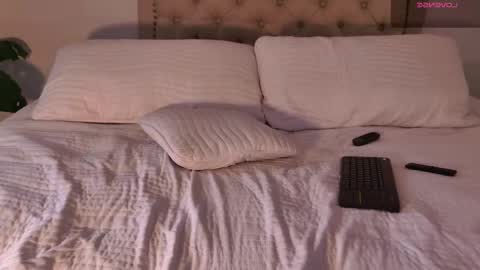 Scarlett Grand online show from 10.06.25