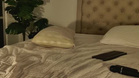 Scarlett Grand online show from 10.28.25