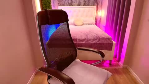 Scarlett online show from 02.07.25