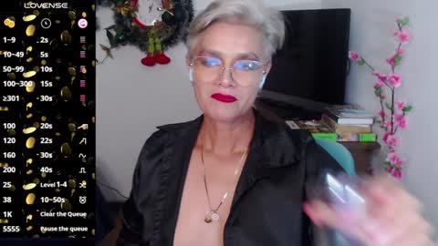Snapshot of scarlett_paris chatting on 01.04.25 Scarlett online show from 01.04.25