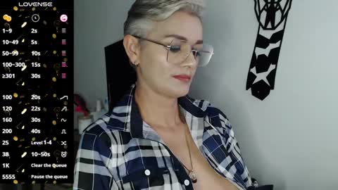 Snapshot of scarlett_paris chatting on 01.20.25 Scarlett online show from 01.20.25