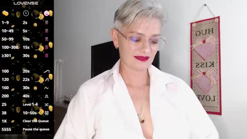 Snapshot of scarlett_paris chatting on 02.10.25 Scarlett online show from 02.10.25