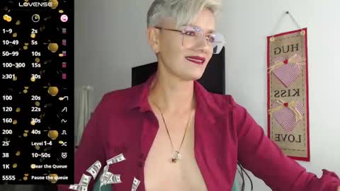 Snapshot of scarlett_paris chatting on 02.12.25 Scarlett online show from 02.12.25