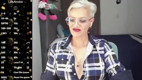 Snapshot of scarlett_paris chatting on 02.17.25 Scarlett online show from 02.17.25