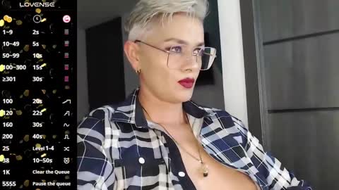 Snapshot of scarlett_paris chatting on 02.21.25 Scarlett online show from 02.21.25