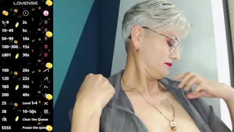Snapshot of scarlett_paris chatting on 02.25.25 Scarlett online show from 02.25.25