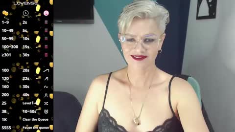 Snapshot of scarlett_paris chatting on 02.26.25 Scarlett online show from 02.26.25