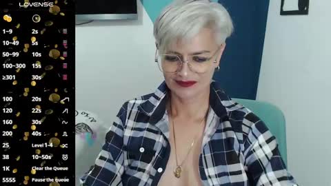 Snapshot of scarlett_paris chatting on 03.11.25 Scarlett online show from 03.11.25