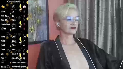 Snapshot of scarlett_paris chatting on 09.13.25 Scarlett online show from 09.13.25