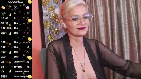 Snapshot of scarlett_paris chatting on 10.10.25 Scarlett online show from 10.10.25