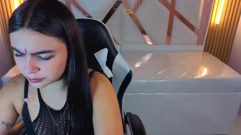 Snapshot of scarlett_smith_tp chatting on 10.05.25 Scarlett online show from 10.05.25