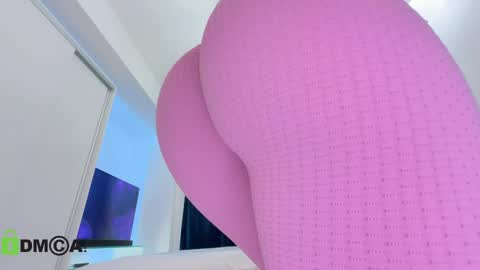 Snapshot of scarlettandtom chatting on 03.10.25 ScarlettAndTom online show from 03.10.25