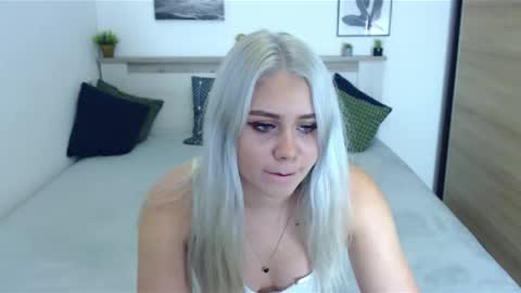 Snapshot of scarlettblue22 chatting on 09.27.25 Hi there guys My pleasure in your hands pvt is open online show from 09.27.25