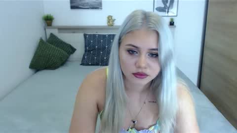 Snapshot of scarlettblue22 chatting on 09.28.25 Hi there guys My pleasure in your hands pvt is open online show from 09.28.25