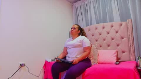 Snapshot of scarlettbooty chatting on 09.17.25 scarlettbooty online show from 09.17.25