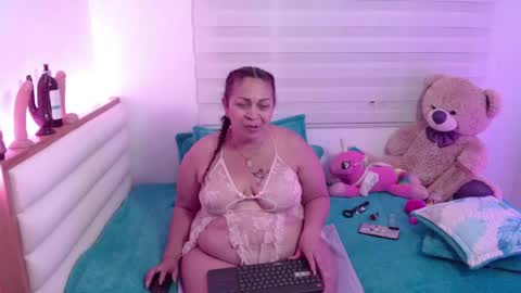 Snapshot of scarlettbooty chatting on 05.11.26 scarlettbooty online show from 05.11.26