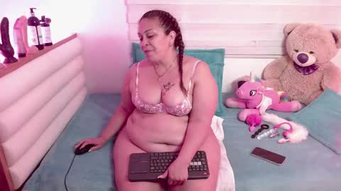 Snapshot of scarlettbooty chatting on 05.18.26 scarlettbooty online show from 05.18.26