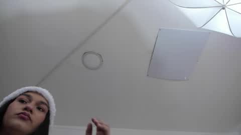 Snapshot of scarlettcan chatting on 11.27.25 ScarlettCan online show from 11.27.25