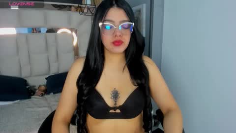 Snapshot of scarlettjoness__ chatting on 10.04.25 Scarlett online show from 10.04.25
