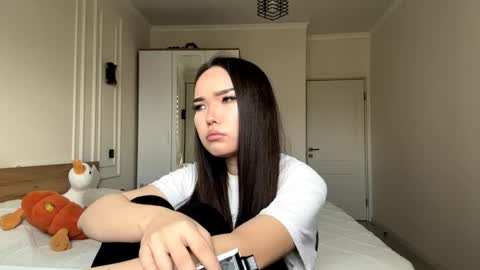 scarlettleszczynski online show from 04.15.26