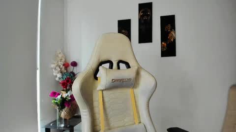 Snapshot of scarlettmalbec chatting on 02.13.25 Scarlett online show from 02.13.25
