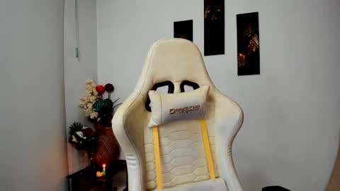 Snapshot of scarlettmalbec chatting on 02.27.25 Scarlett online show from 02.27.25